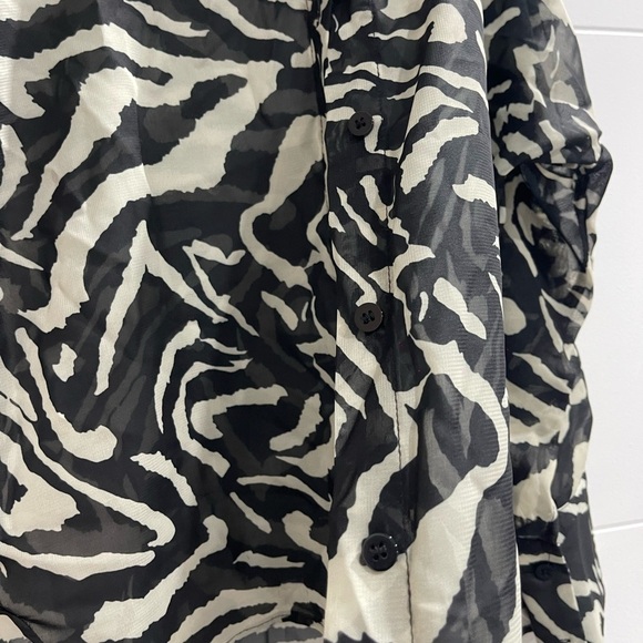 Very Sexy blouse it’s a little bit transparent - Picture 3 of 7